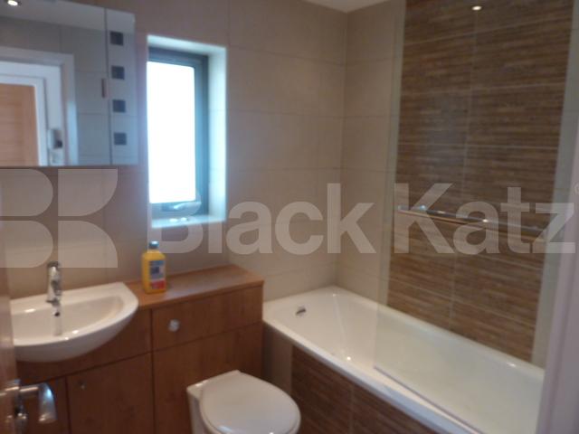 			NEWLY REFURBISHED WITH A ROOF TERRACE!!, 2 Bedroom, 1 bath, 1 reception Flat			 Talacre Road, Kentish Town